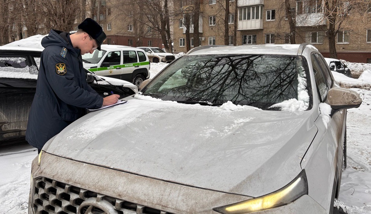 Кроссовер саратовской семьи передали Минобороны РФ из-за торговли контрафактными сигаретами